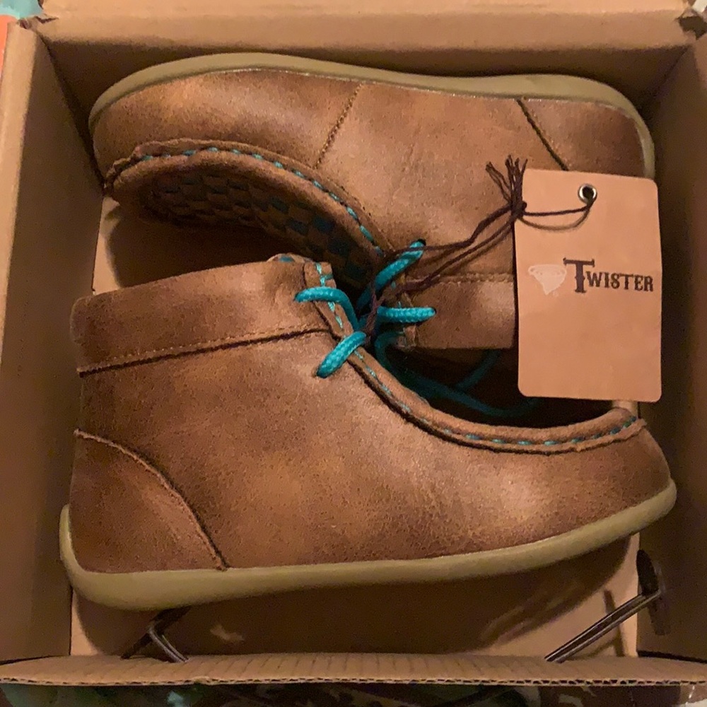 NWT Toddler Chukka Booties, size 7.